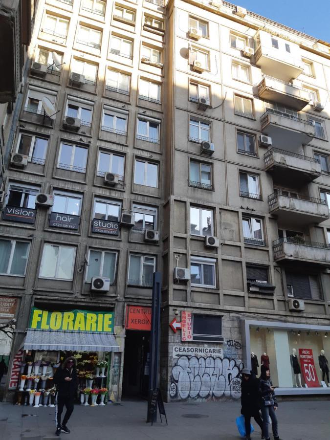 Lucian Studio Apartment Bukares Bagian luar foto