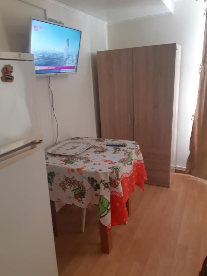 Lucian Studio Apartment Bukares Bagian luar foto