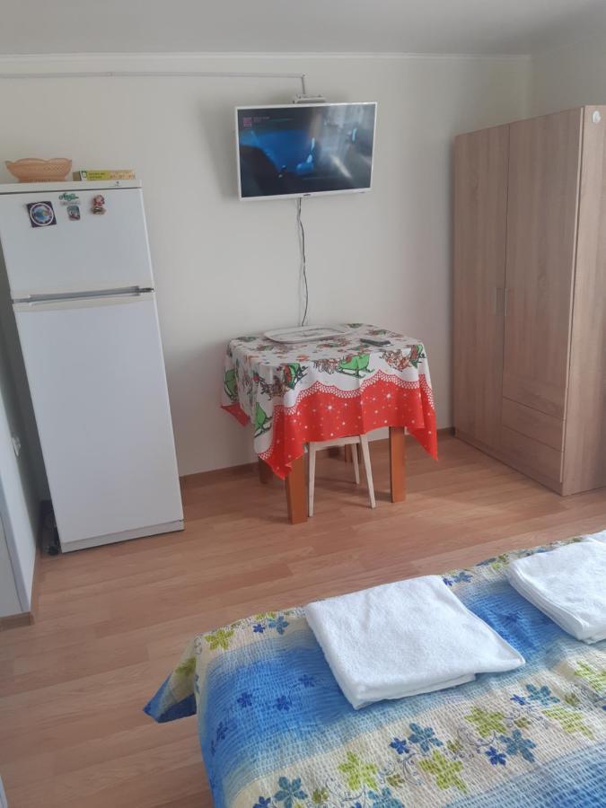 Lucian Studio Apartment Bukares Bagian luar foto