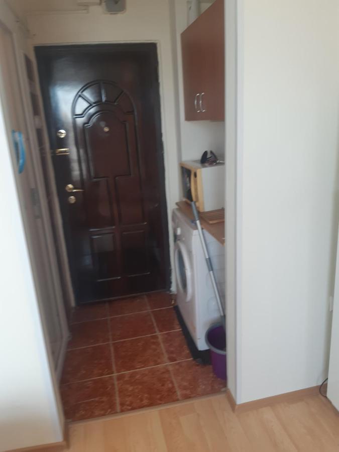 Lucian Studio Apartment Bukares Bagian luar foto